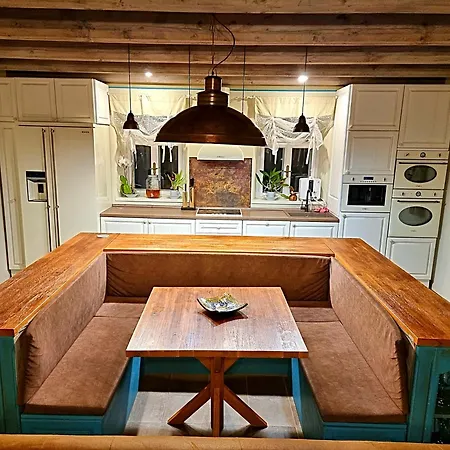 Lucia بيت للعطل *