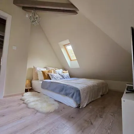 Lucia بيت للعطل Banská Štiavnica